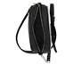 remonte Damen Handtasche Q0627-00 in Glanzschwarz aus Kunstleder mit Überschlag und Reißverschluss. Handtasche getragen.