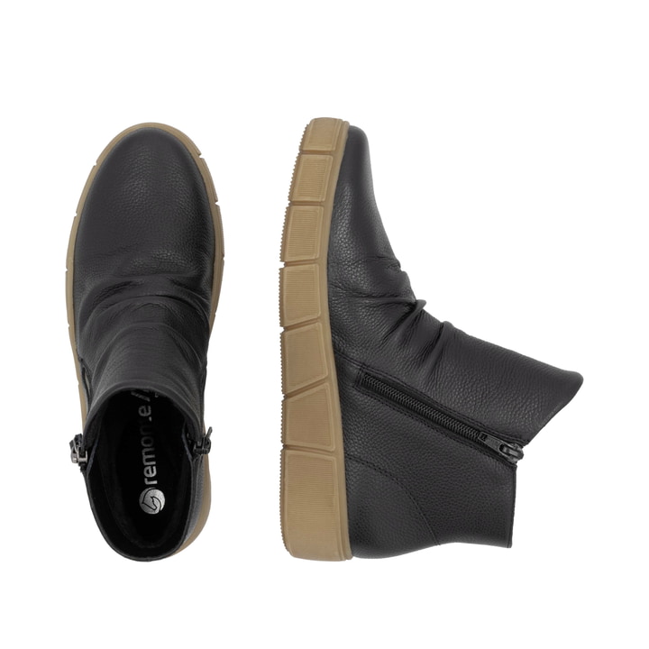 Schwarze remonte Damen Kurzstiefel D1T73-00 mit wasserabweisender TEX-Membran. Schuh von oben, liegend.