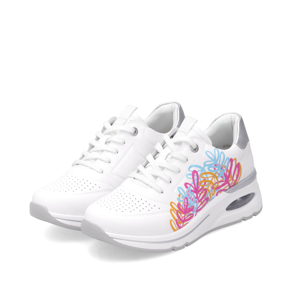Weiße remonte Damen Sneaker Low D2H02-80 mit einer Schnürung sowie Extraweite H. Schuhpaar seitlich schräg.