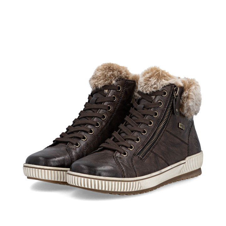 Braune remonte Damen Schnürstiefel D0780-25 mit wasserabweisender TEX-Membran. Schuhpaar seitlich schräg.