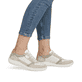 Weiße remonte Damen Schnürschuhe D1E06-80 mit einem Reißverschluss. Schuh am Fuß.