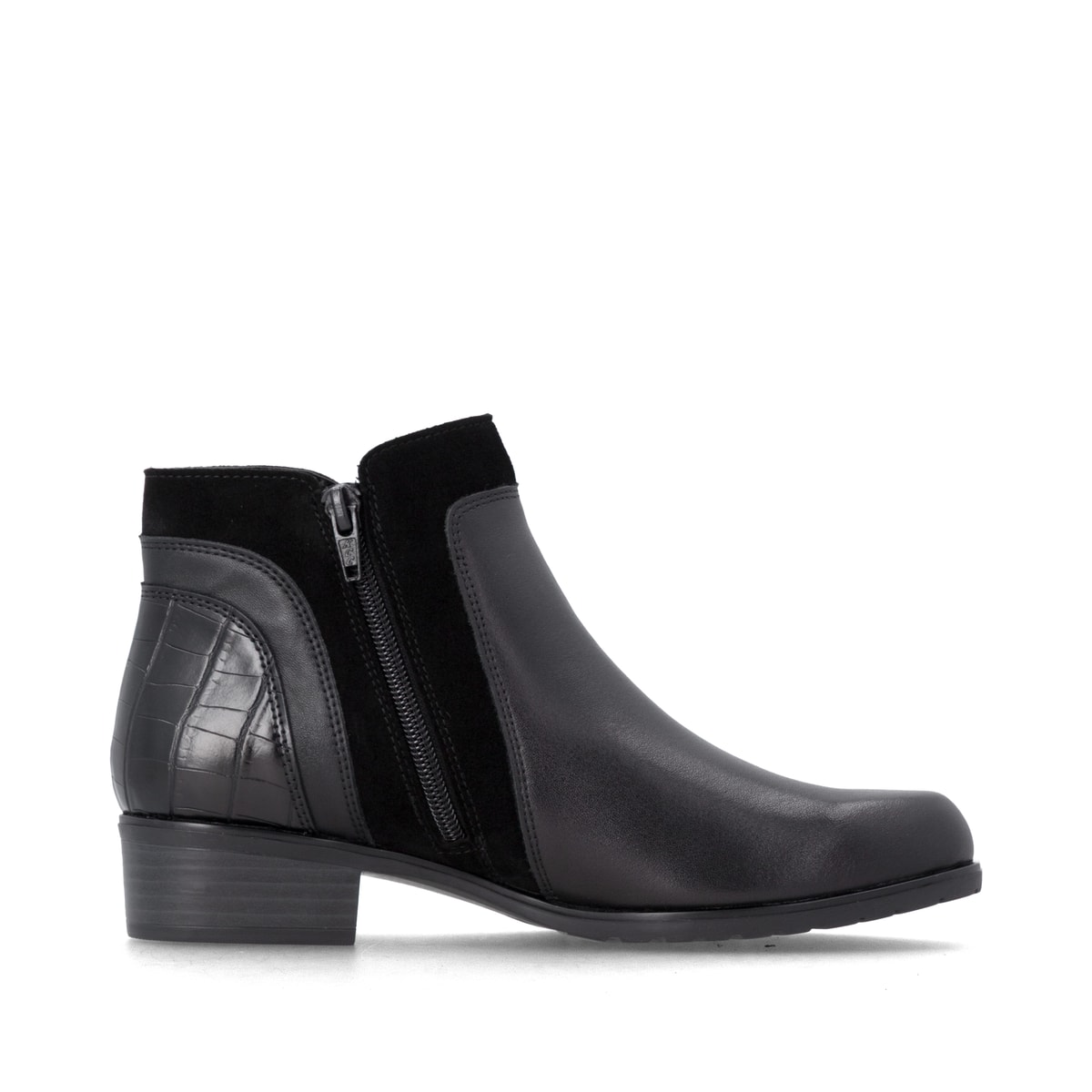 Stahlschwarze remonte Damen Stiefeletten D6893-02 mit stylischer Dekonaht. Schuh von hinten.