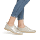 Goldene remonte Damen Schnürschuhe D2F01-90 mit einer gepolsterten Einlegesohle. Schuh am Fuß.