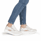 Weißgraue vegane remonte Damen Schnürschuhe D2V02-80 mit einem Reißverschluss. Schuh am Fuß.