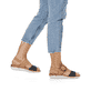 Beige remonte Riemchensandalen R6853-60 mit einem Klettverschluss. Schuh am Fuß.