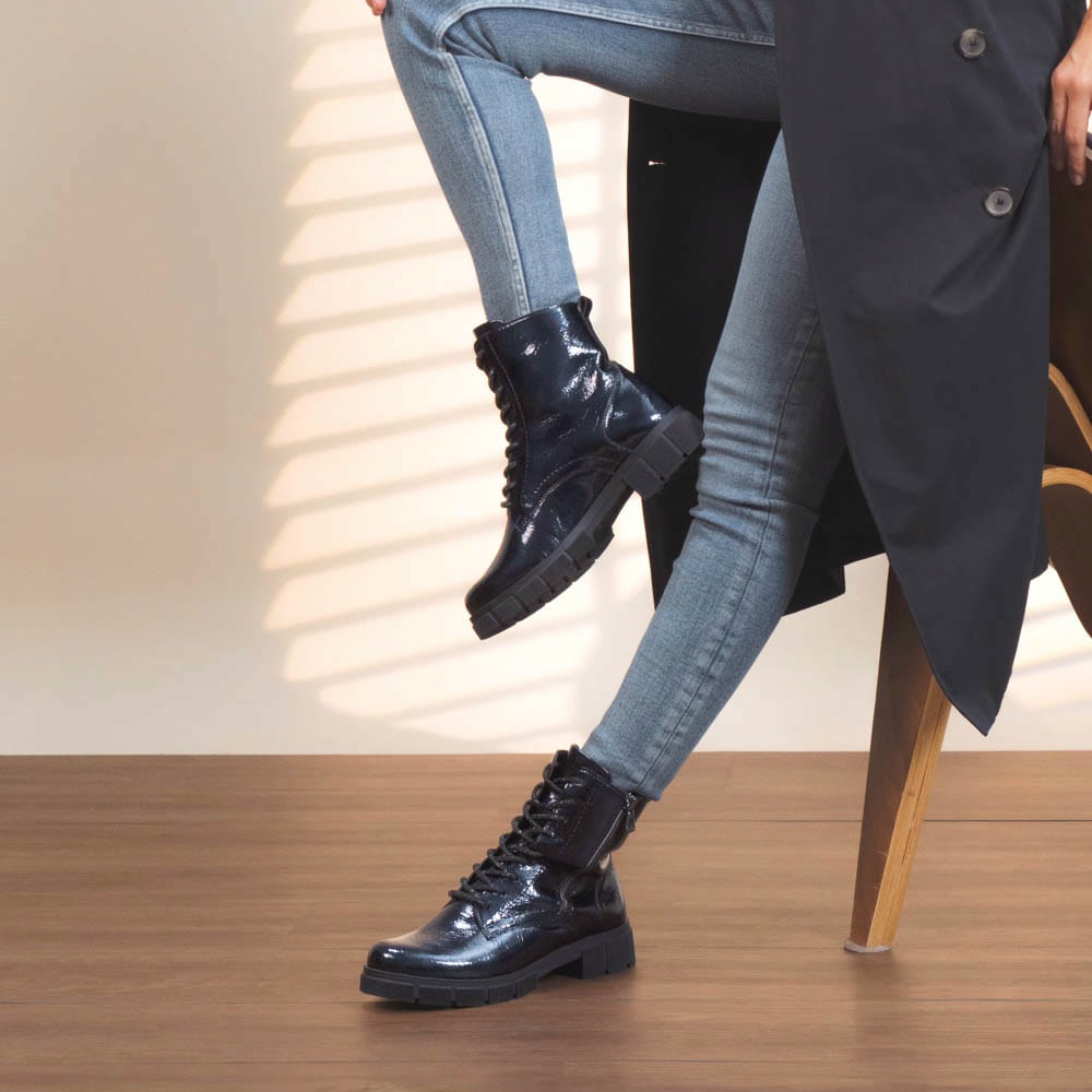 blaue remonte Schnürstiefel D2S72-14 getragen