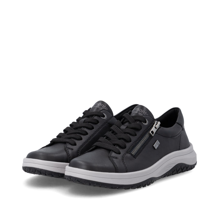 Chaussures à lacets remonte noires pour femmes D3Q00-00. Chaussures inclinées sur le côté.