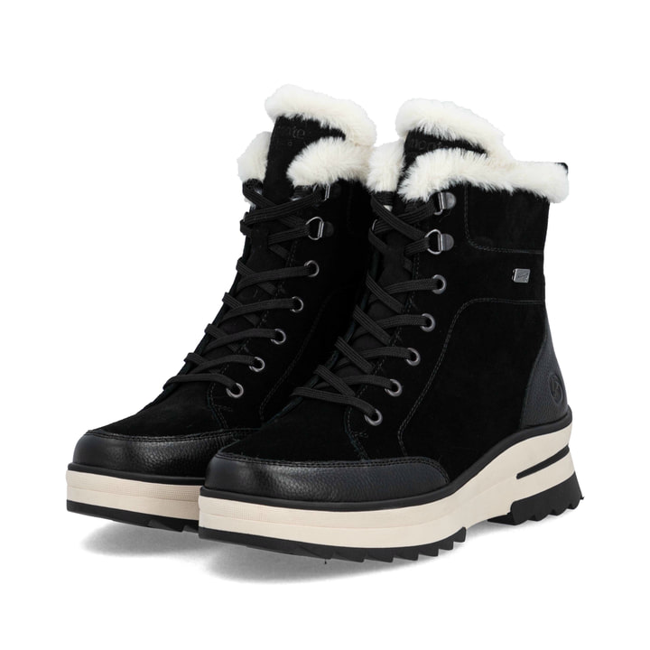 Schwarze remonte Damen Schnürstiefel D2B76-03 mit griffiger Glass-Fibre Sohle. Schuhpaar seitlich schräg.