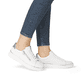 Weiße remonte Damen Sneaker Low D2E01-80 mit Reißverschluss sowie Komfortweite G. Schuh am Fuß.