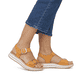 
Dunkelbraune remonte Damen Kurzstiefel D1B75-25 mit einer flexiblen Profilsohle. Schuh seitlich schräg