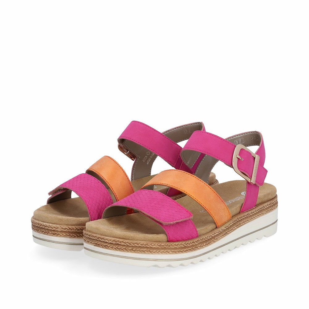 Rosane vegane remonte Riemchensandalen D0Q55-31 mit einem Klettverschluss. Schuhpaar seitlich schräg.