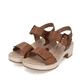 Braune remonte Riemchensandaletten D0N52-25 mit einem Klettverschluss. Schuhpaar seitlich schräg.