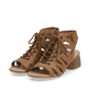 Braune remonte Riemchensandaletten R8776-24 mit einem Klettverschluss. Schuhpaar seitlich schräg.