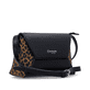 remonte Umhängetasche Q0676-00 in Schwarz-Kombi mit Reißverschluss, verstellbarem Schulterriemen und Animal Print. Rechtsseitig.