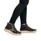 Dunkelbraune remonte Damen Sneaker D3E70-25 mit wasserabweisender TEX-Membran. Schuh am Fuß.