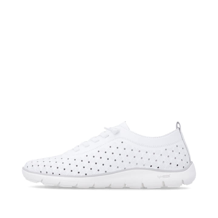 Weiße remonte Damen Slipper D3G03-80 mit eleganten Zierlochungen sowie Gummizug. Schuh Außenseite.
