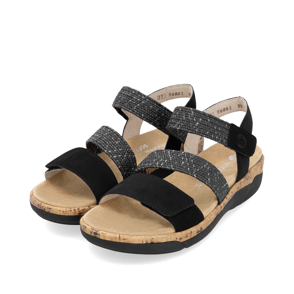 Schwarze remonte Riemchensandalen R6861-02 mit einem Klettverschluss. Schuhpaar seitlich schräg.