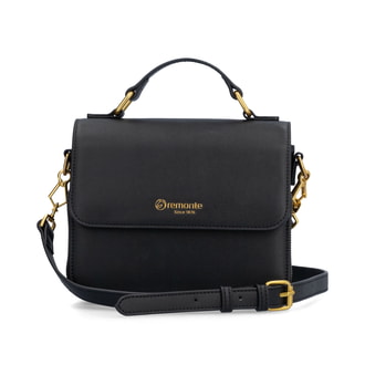 Shoppe jetzt die remonte Handtasche Q0632-00 in Schwarz mit Überschlag, Reißverschluss und Innfenfach. Vorderseite.