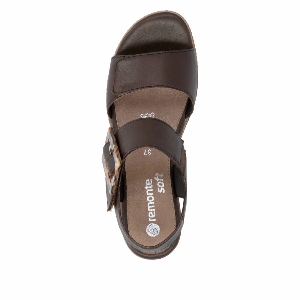 Dunkelbraune remonte Keilsandaletten D2L53-25 mit trendiger Schnalle. Schuh von oben.
