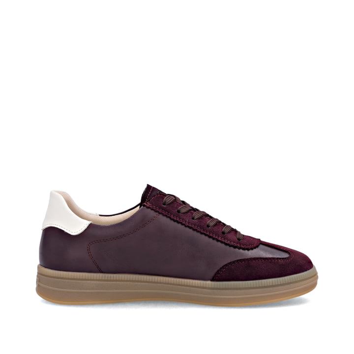 Baskets basses remonte rouges pour femme D2C05-33 avec lacets. Chaussure vue de l'arrière.
