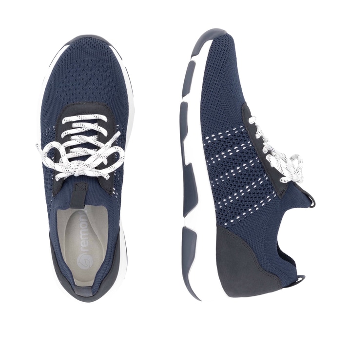 Blaue remonte Damen Slipper D1S05-14 mit einem Gummizug sowie der Komfortweite G. Schuh von oben, liegend.