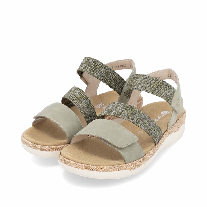 Grüne remonte Riemchensandalen R6861-52 mit einem Klettverschluss. Schuhpaar seitlich schräg.