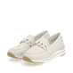 Beige remonte Damen Loafer R6711-60 mit einem Gummizug sowie der Komfortweite G. Schuhpaar seitlich schräg.