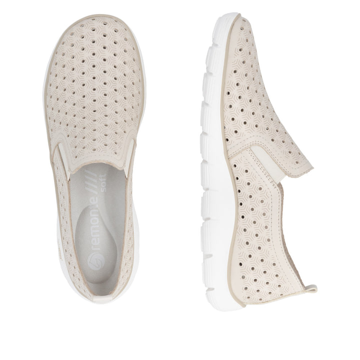 Beige remonte Damen Slipper D3G04-60 mit eleganten Zierlochungen sowie Gummizug. Schuh von oben, liegend.