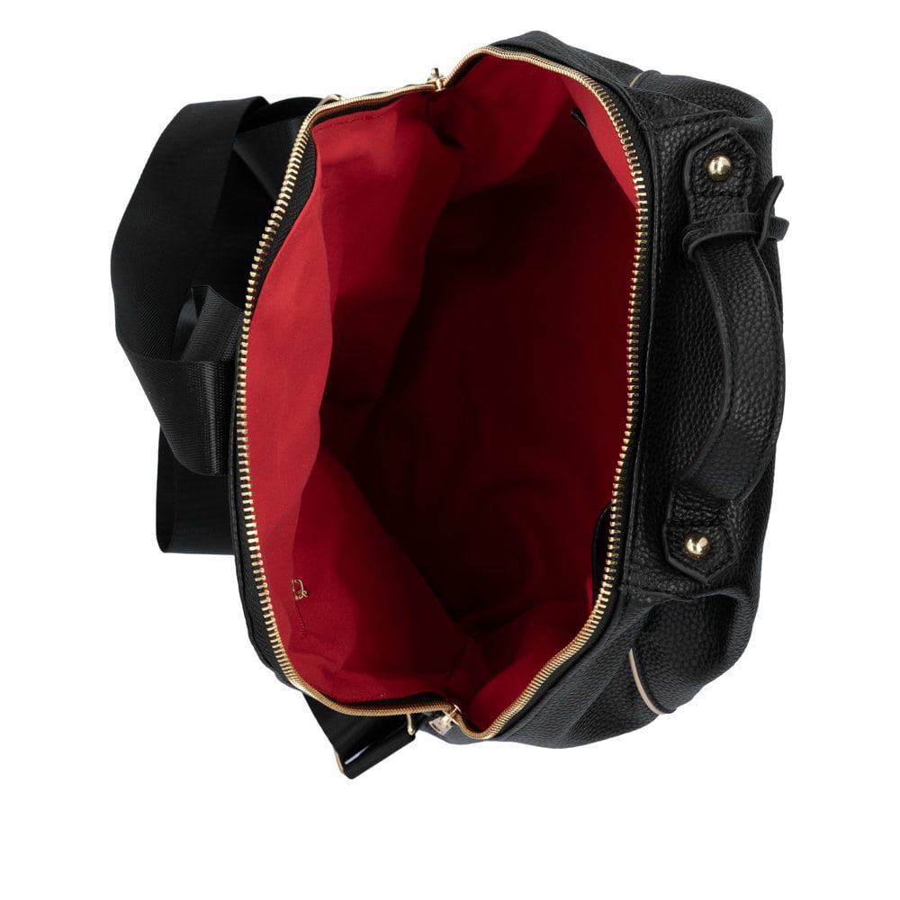 remonte Damen Rucksack Q0527-00 in Mattschwarz aus Textil mit Reißverschluss. Rucksack getragen.