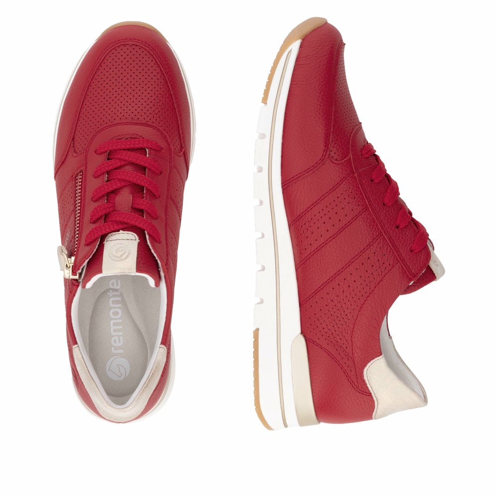 Rote remonte Damen Sneaker Low R6705-33 mit Reißverschluss sowie Komfortweite G. Schuh von oben, liegend.