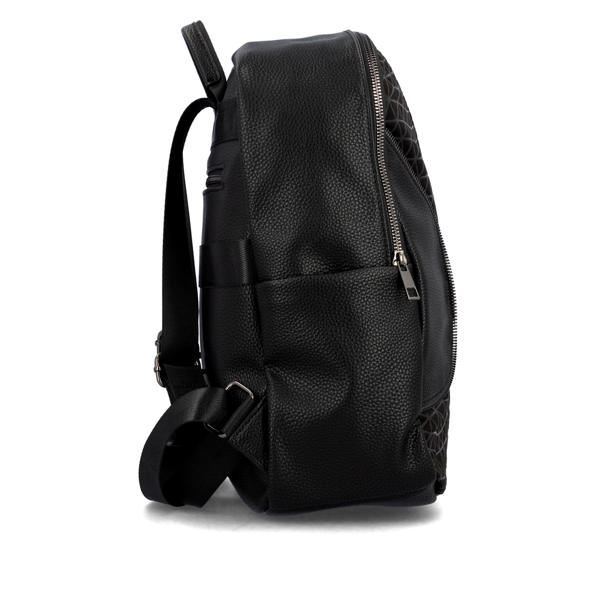Sac à dos remonte Q0535-02 en noir avec un compartiment principal spacieux, une poche arrière anti-vol et une fermeture éclair. Côté droit.
