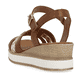 Nussbraune remonte Keilsandaletten D6461-24 mit einem Klettverschluss. Schuh von hinten.