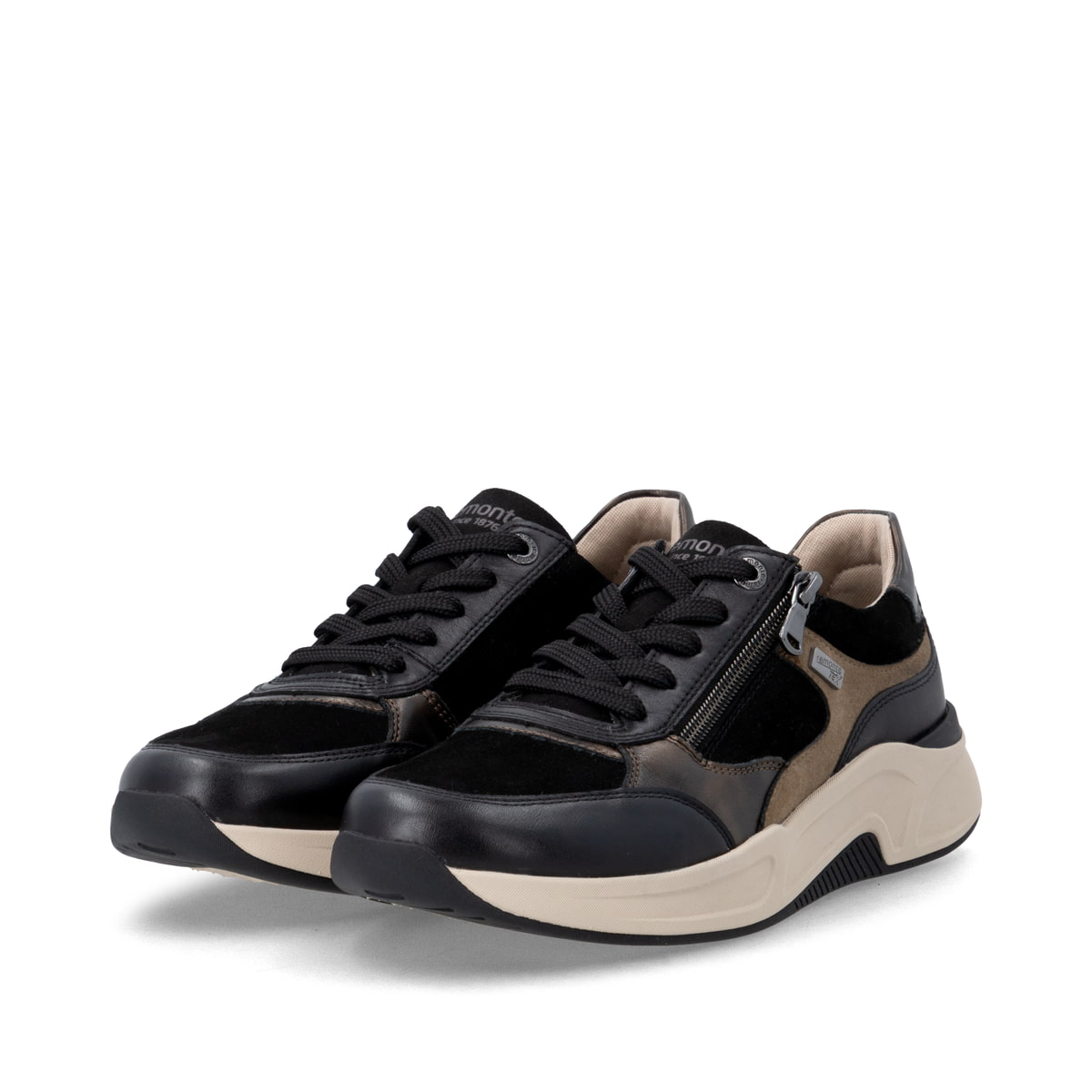 Baskets basses remonte noires femmes D3V00-03 avec membrane remonteTEX. Chaussures inclinées sur le côté.