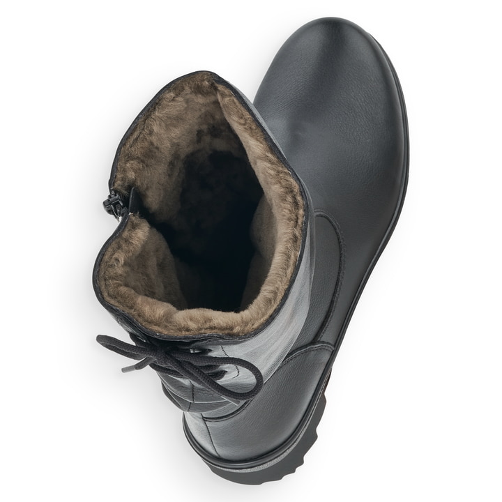 Tiefschwarze remonte Damen Kurzstiefel R8471-01 mit Schnürung auf der Rückseite. Schuh von oben, liegend.