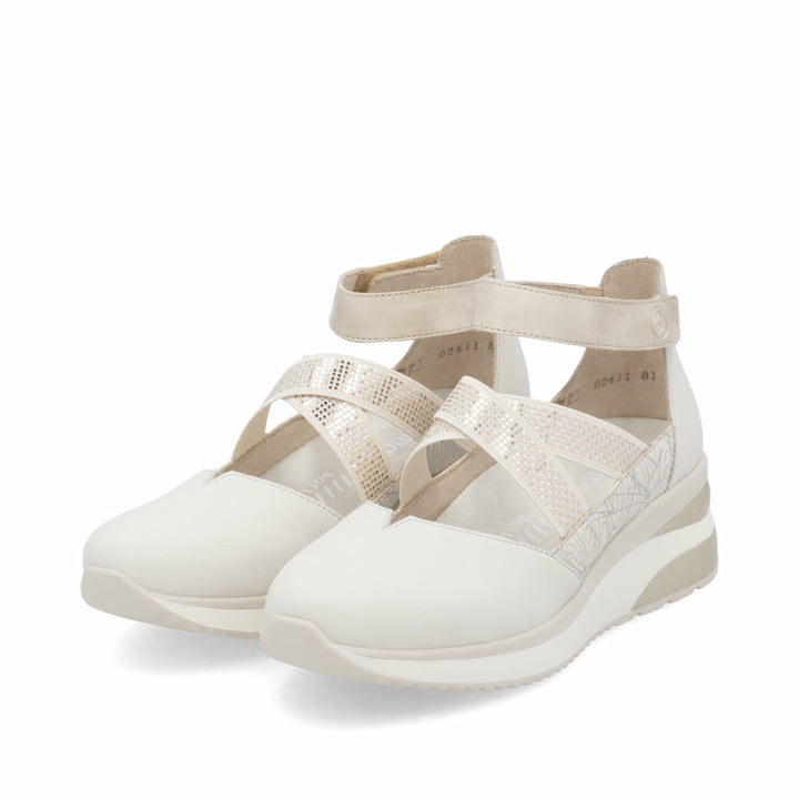 Weiße remonte Ballerinas D2411-81 mit einem Klettverschluss sowie Komfortweite G. Schuhpaar seitlich schräg.