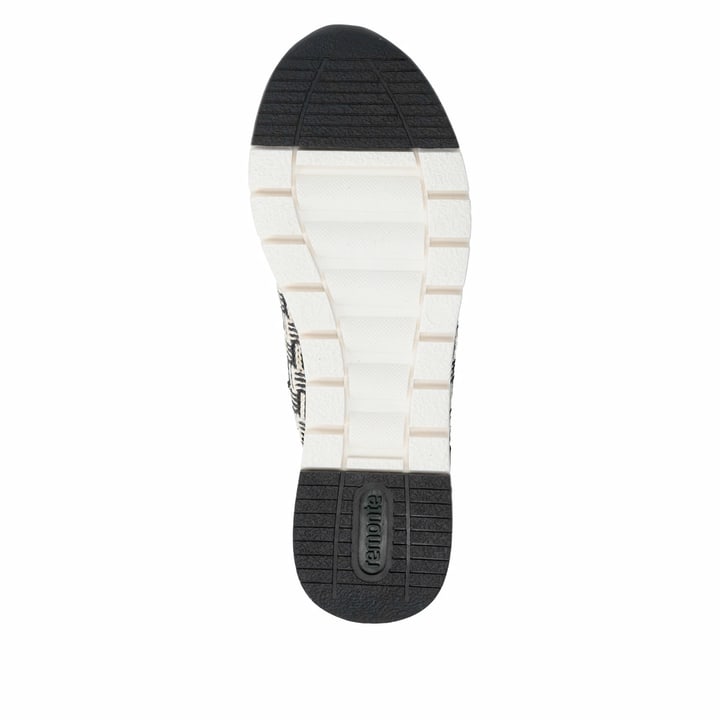 Baskets basses remonte noires vegan pour femme R6717-03 avec lacets. Semelle extérieure de la chaussure.
