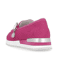
Himmelblaue remonte Damen Loafers R2544-10 mit einer flexiblen Profilsohle. Schuh seitlich schräg