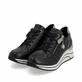 
Glanzschwarze remonte Damen Sneaker D0T03-01 mit einer leichten Sohle mit Keilabsatz. Schuh seitlich schräg