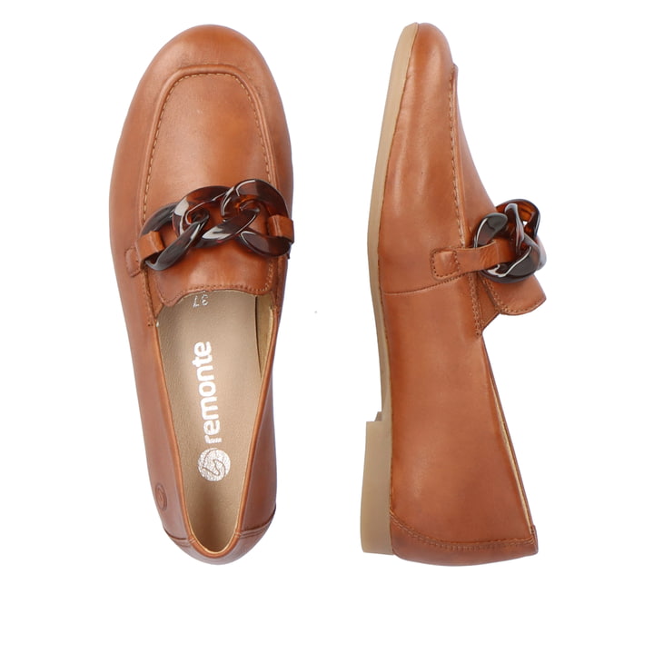 Braune remonte Damen Loafer D0K00-24 mit einem Gummizug. Schuh von oben, liegend.