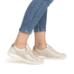 Goldene vegane remonte Damen Schnürschuhe R3408-91 mit einem Reißverschluss. Schuh am Fuß.