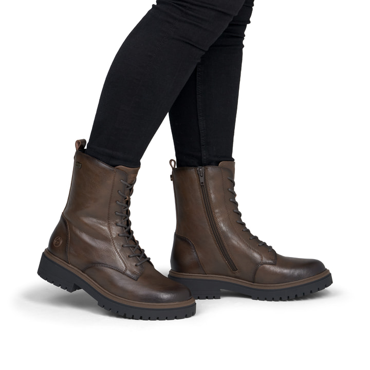 Braune remonte Damen Schnürstiefel D4B73-25 mit wasserabweisender TEX-Membran. Schuh am Fuß.