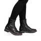Schwarze remonte Damen Schnürstiefel D2Q73-00 mit einem Reißverschluss. Schuh am Fuß.