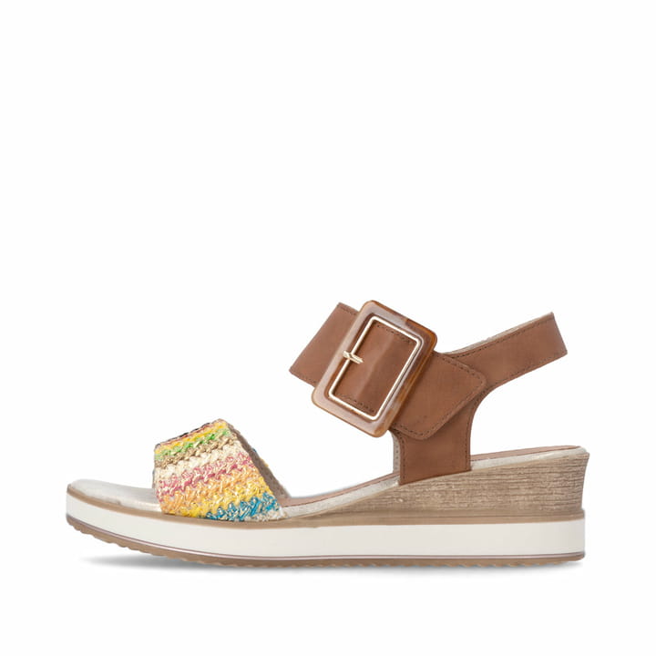 Braune remonte Keilsandaletten D6453-22 mit trendiger Schnalle. Schuh Außenseite.