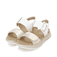 Weiße remonte Riemchensandalen D1J53-80 mit einem Klettverschluss. Schuhpaar seitlich schräg.
