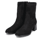 
Mitternachtsschwarze remonte Damen Stiefeletten D0V70-01 mit einer Profilsohle. Schuhpaar schräg.