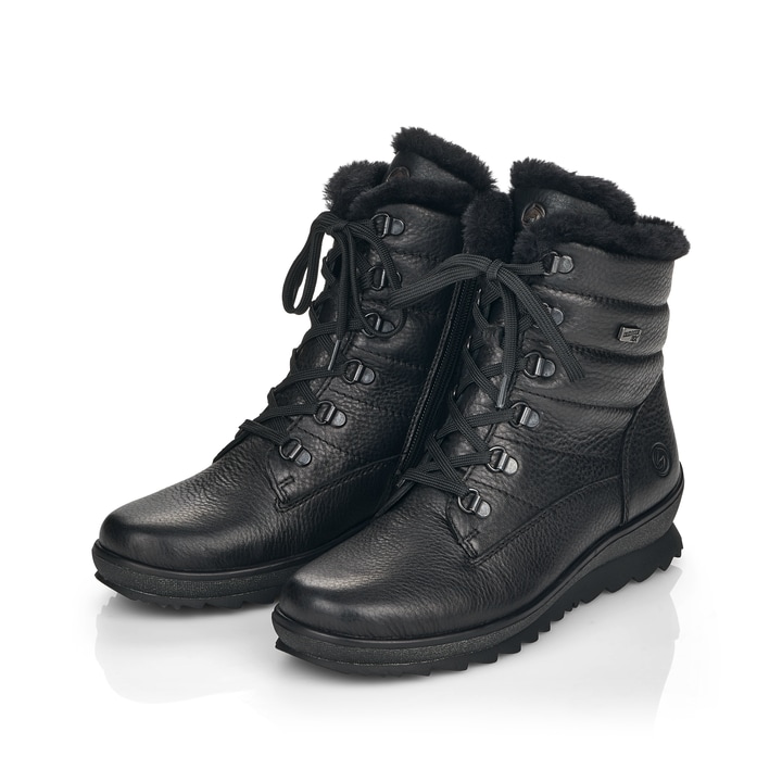 
Tiefschwarze remonte Damen Schnürstiefel R8480-01 mit Schnürung und Reißverschluss. Schuhpaar schräg.