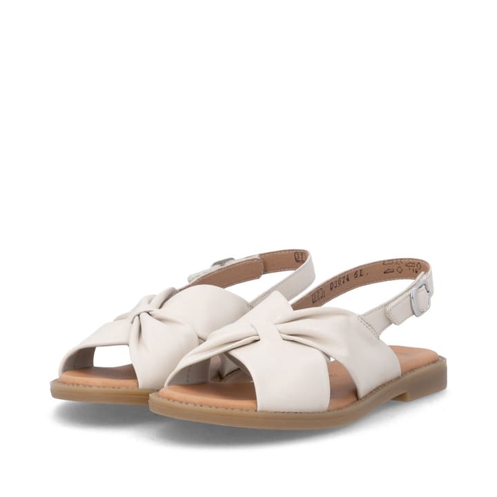 Beige remonte Riemchensandalen D3674-61 mit einem Klettverschluss. Schuhpaar seitlich schräg.