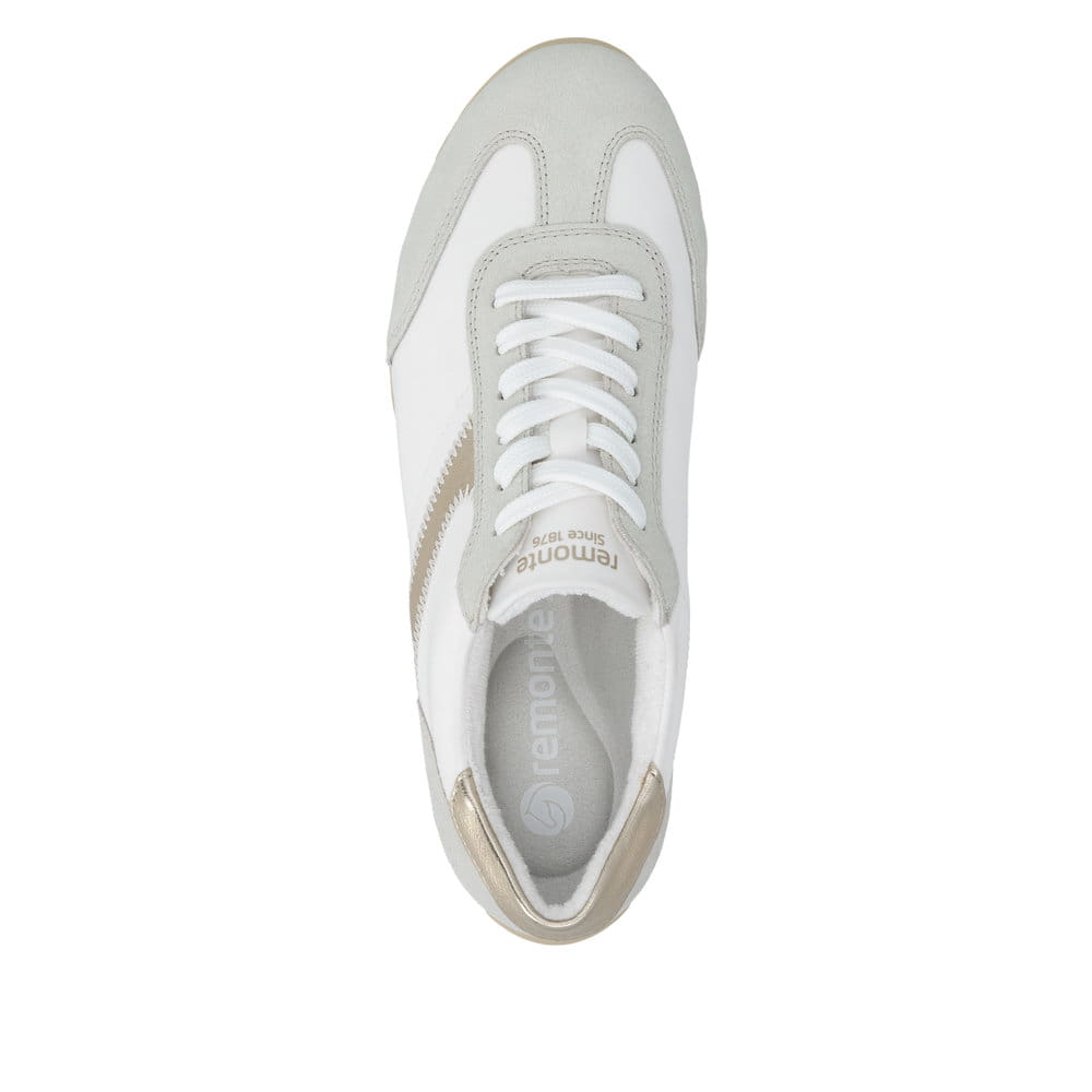 Weiße remonte Damen Sneaker D3H03-80 mit einer Schnürung sowie der Extraweite H. Schuh von oben.