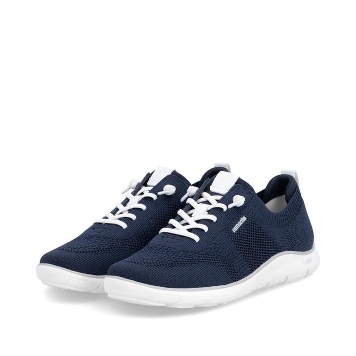 Mocassins remonte bleus pour femme D3G02-14 avec bande élastique. Chaussures inclinées sur le côté.