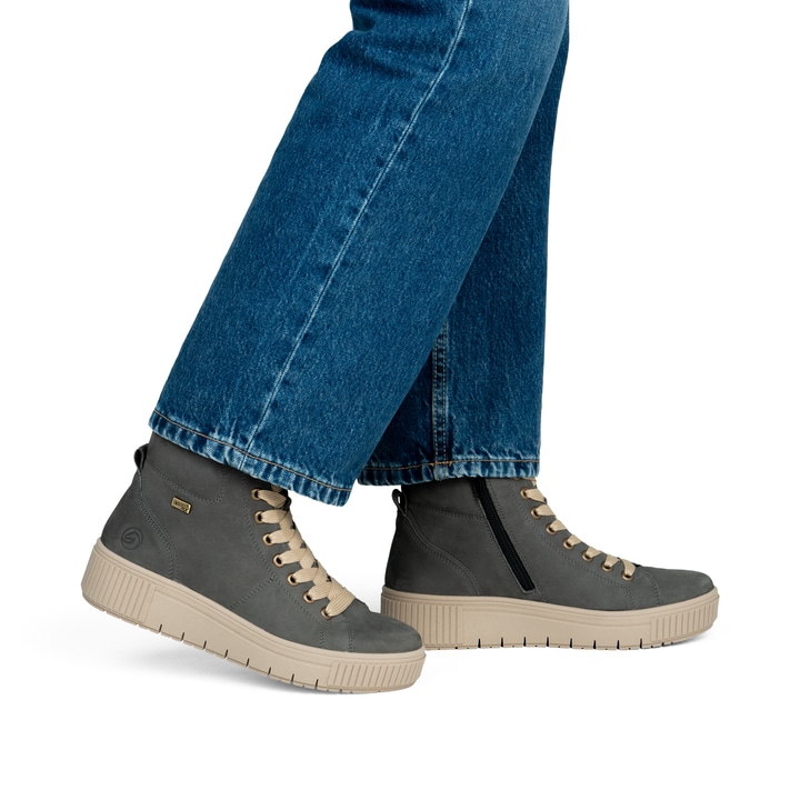 Baskets basses remonte grises femmes D3B76-45 avec membrane remonteTEX. Chaussure au pied.